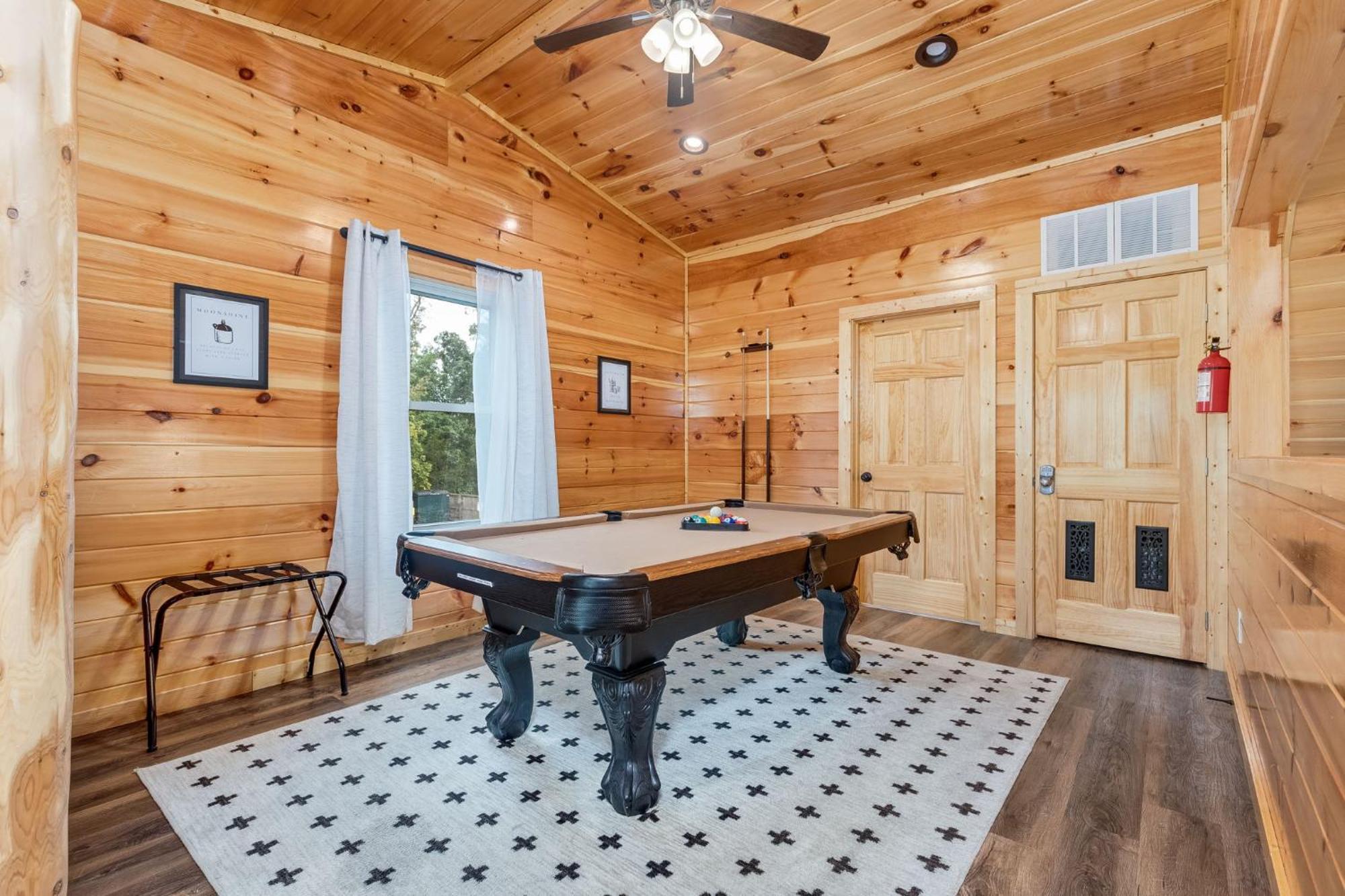 Fully Loaded Cabin In Heart Of Pigeon Forge Eksteriør billede