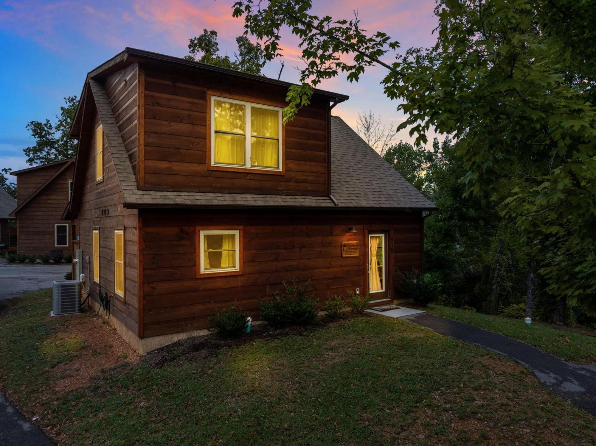 Fully Loaded Cabin In Heart Of Pigeon Forge Eksteriør billede